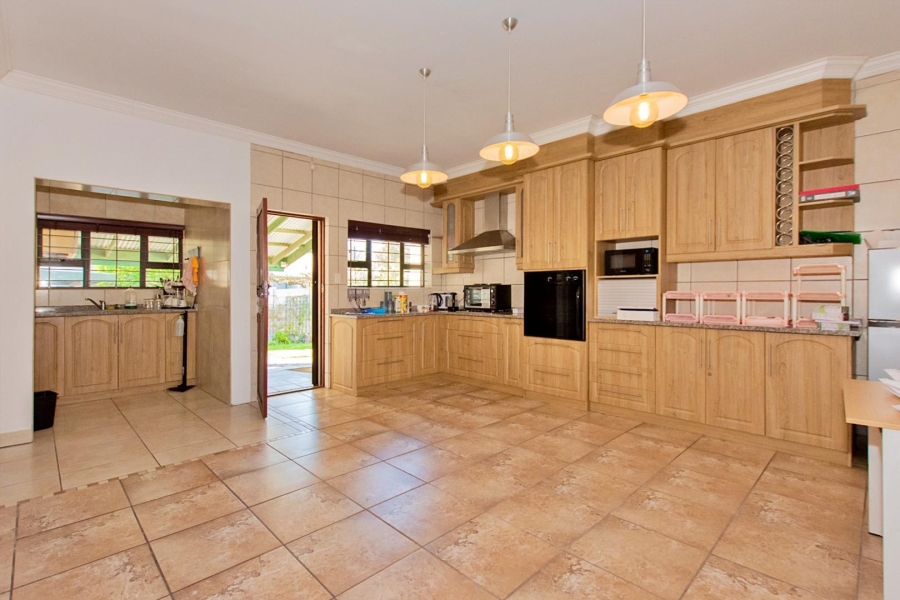 7 Bedroom Property for Sale in Middedorp Western Cape